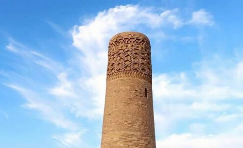 میل نادر واقع در جاده زاهدان